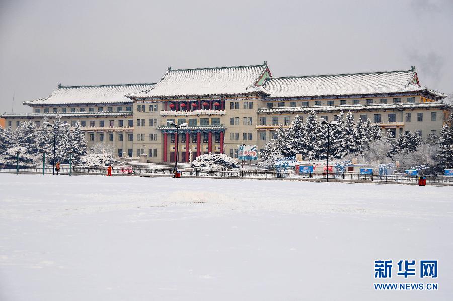 （晚报）（1）吉林：雪景如画  暴雪预警提升至橙色