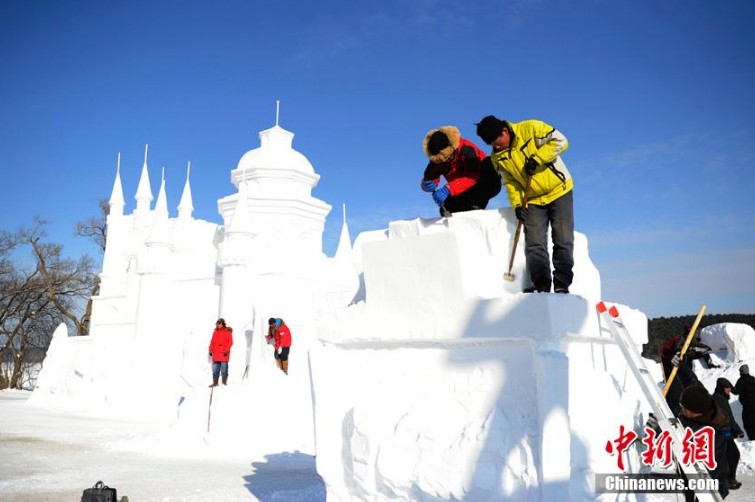 长春用雪30万立方米打造“冰雪世界”（高清）【4】