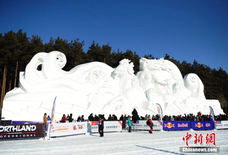 长春用雪30万立方米打造“冰雪世界”（高清）【3】