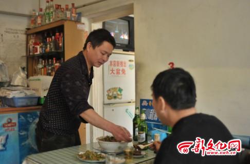 为残疾人留座位供免费午餐