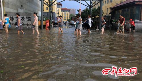 风雨雹突袭