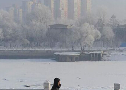 长春迎2015年首场雾凇景观 整个城市宛如一幅水墨画